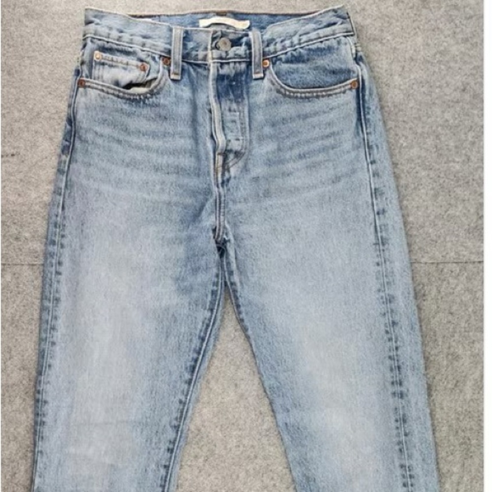 Light Wash Women's High-Rise Straight Jeans